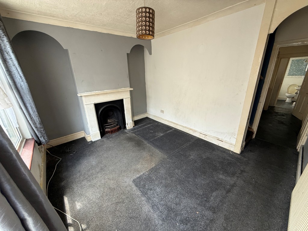 Lot: 155 - MID-TERRACE HOUSE FOR REFURBISHMENT - Living room